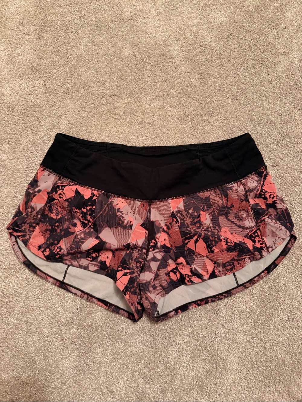 Women's Lululemon Speed-up 2.5” inseam shorts.